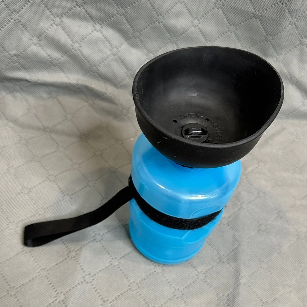 Dog Water On The Go Blue Water Bottle with Black Drinking Bowl Top & Strap NWOT